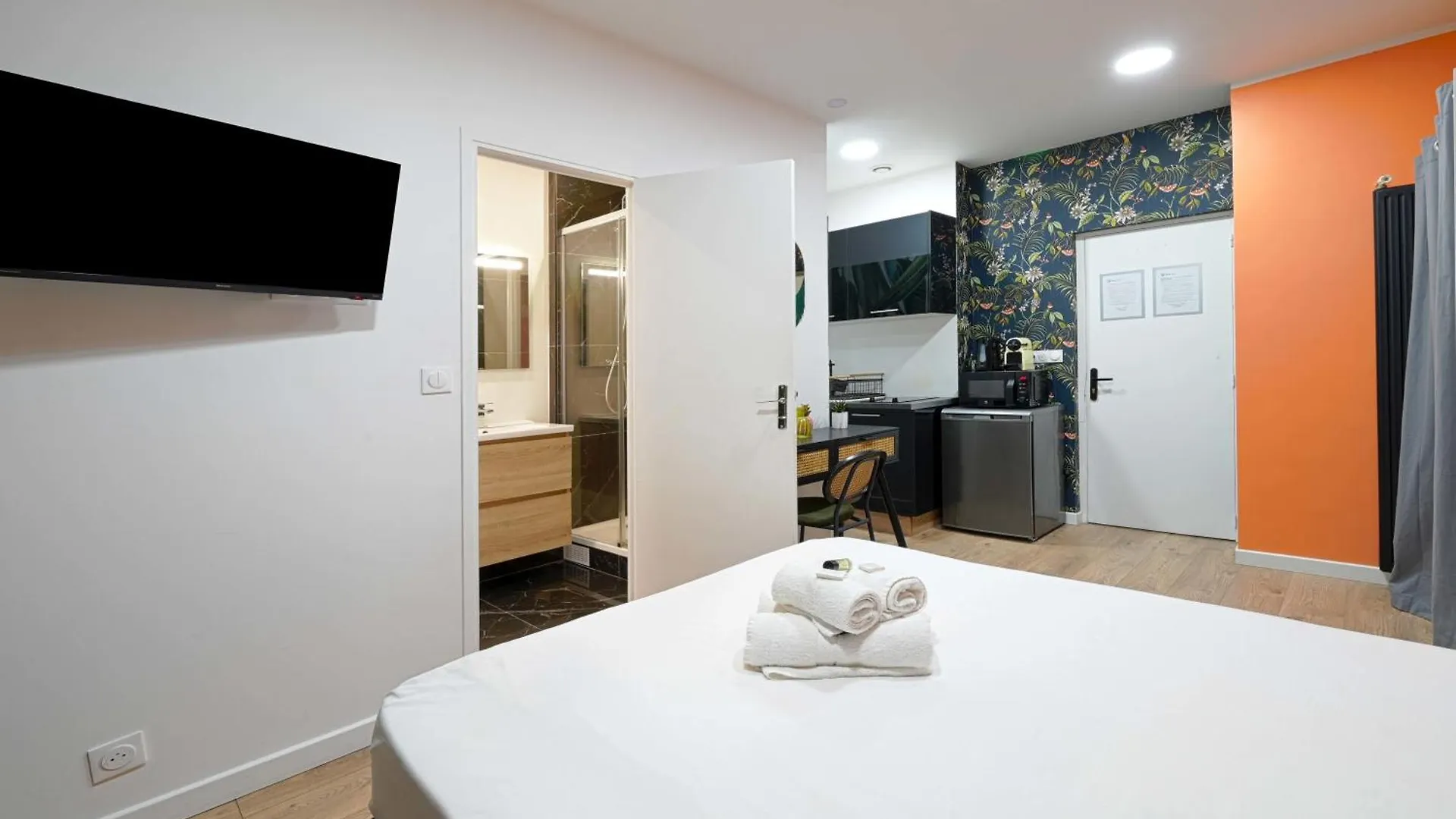 Modern Secure Studio- Perfect For 2- Catacombs Apartment