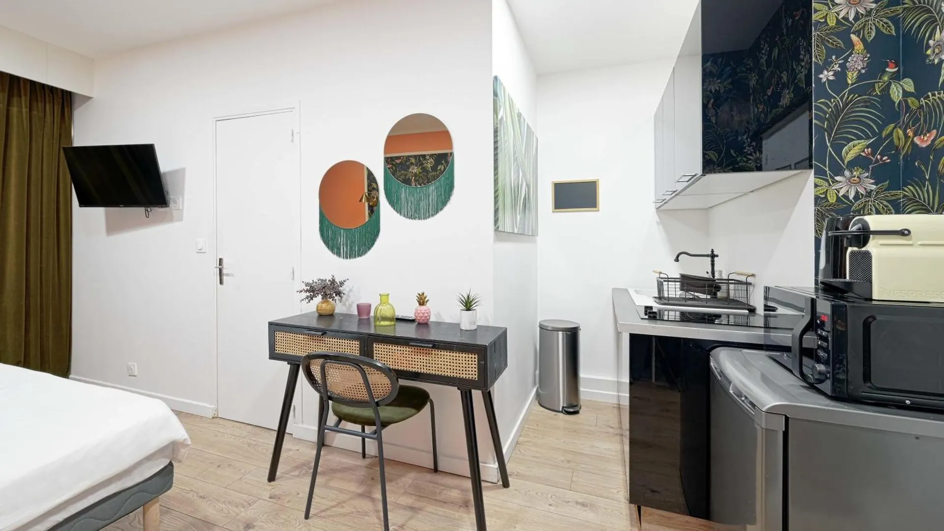 Modern Secure Studio- Perfect For 2- Catacombs